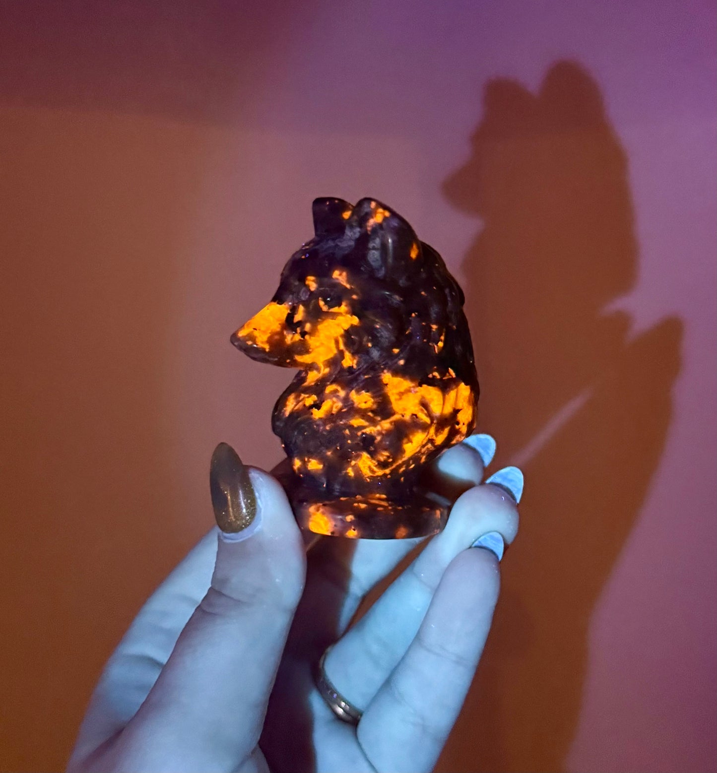 Yooperlite wolf carving