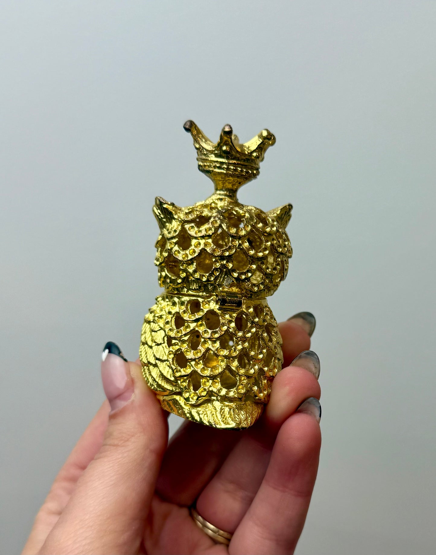 Owl sphere stand