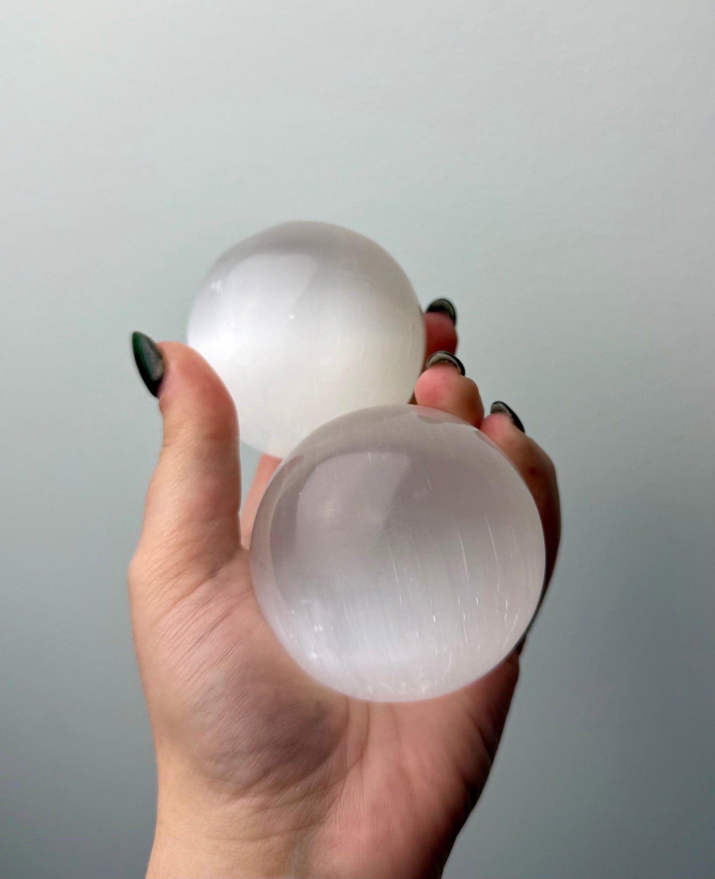 Satin spar spheres