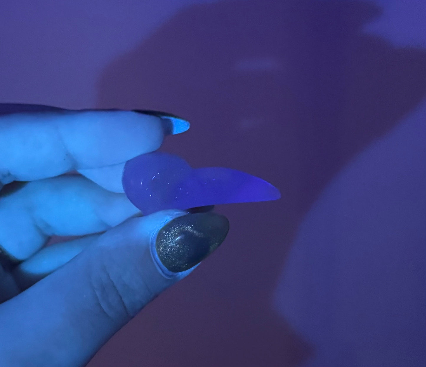 Fluorite raven skull carving