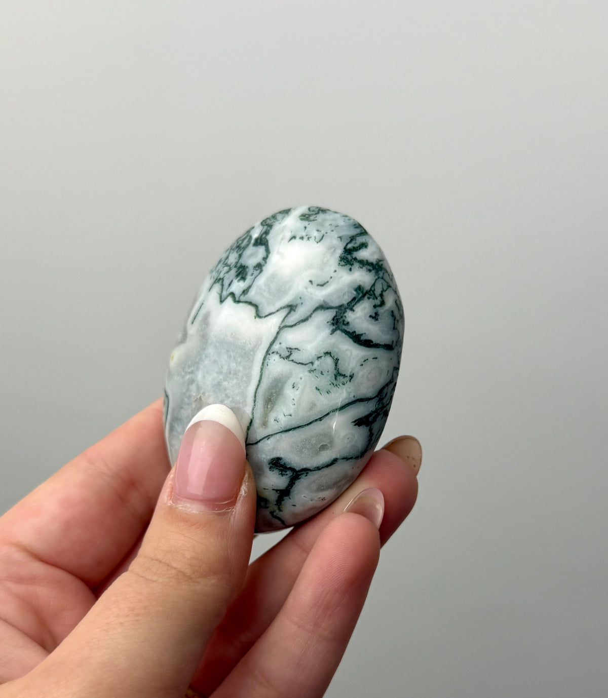 Moss agate palm stone