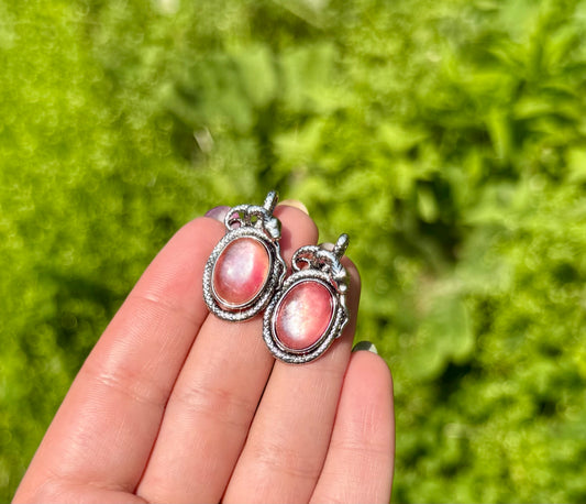 Dyed mica snake pendants