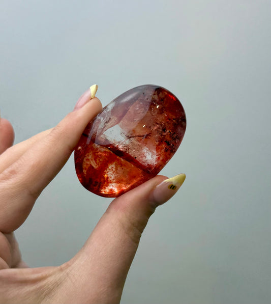 Dyed quartz palm stone