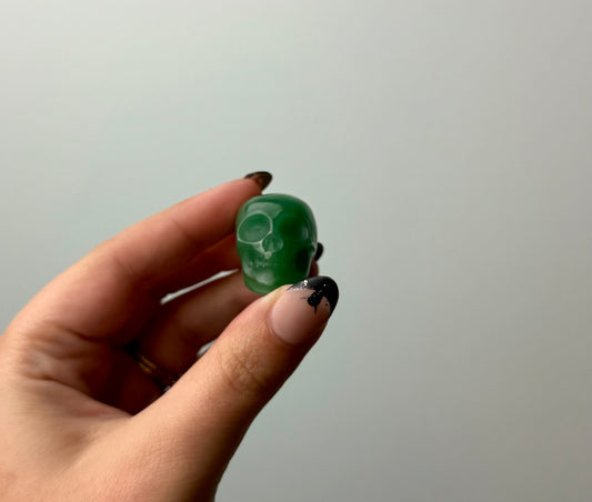 Green aventurine skull carving