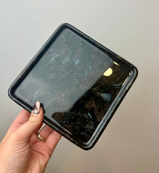 Arfvedsonite/firework stone tray
