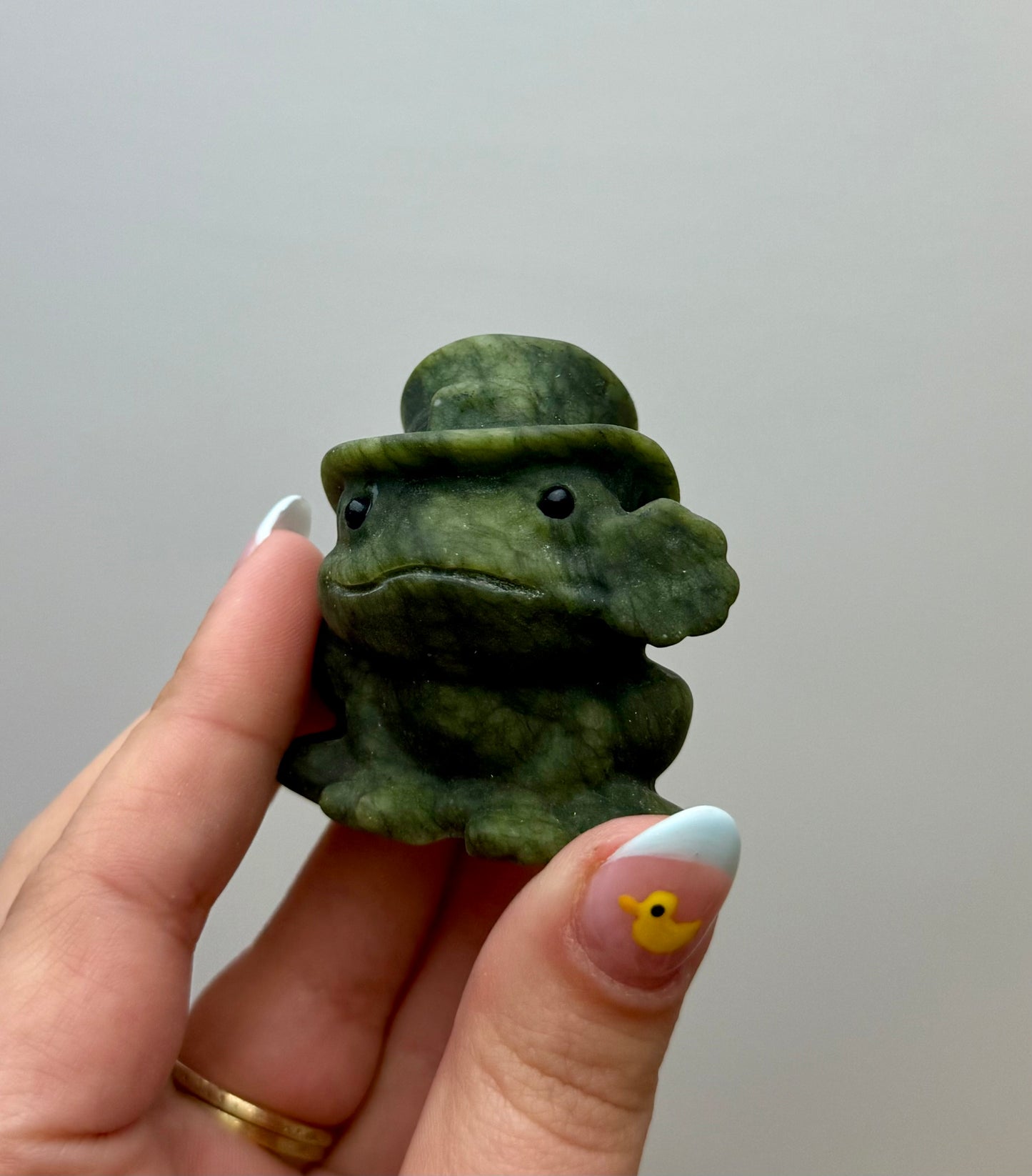 Jade frog carvings