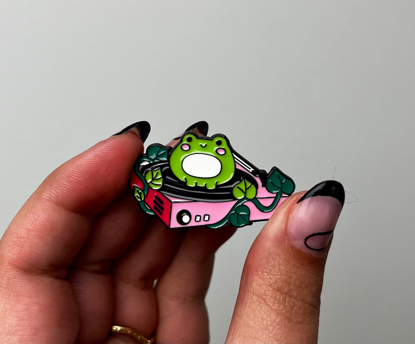 Frog enamel pin