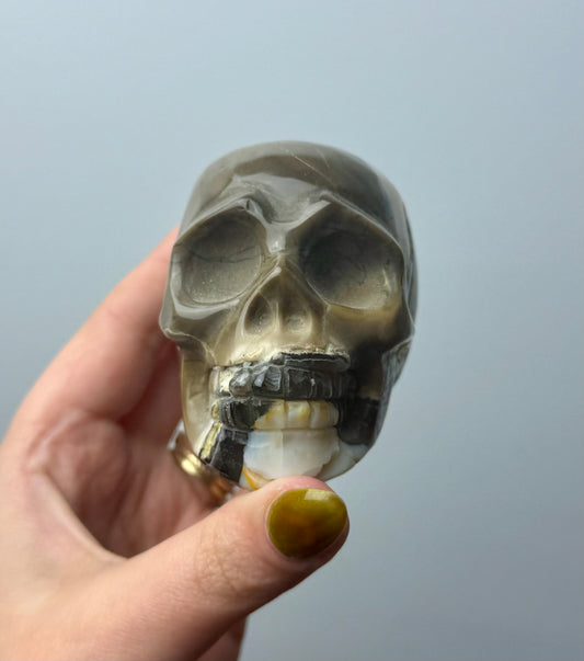 Volcano agate skull carving