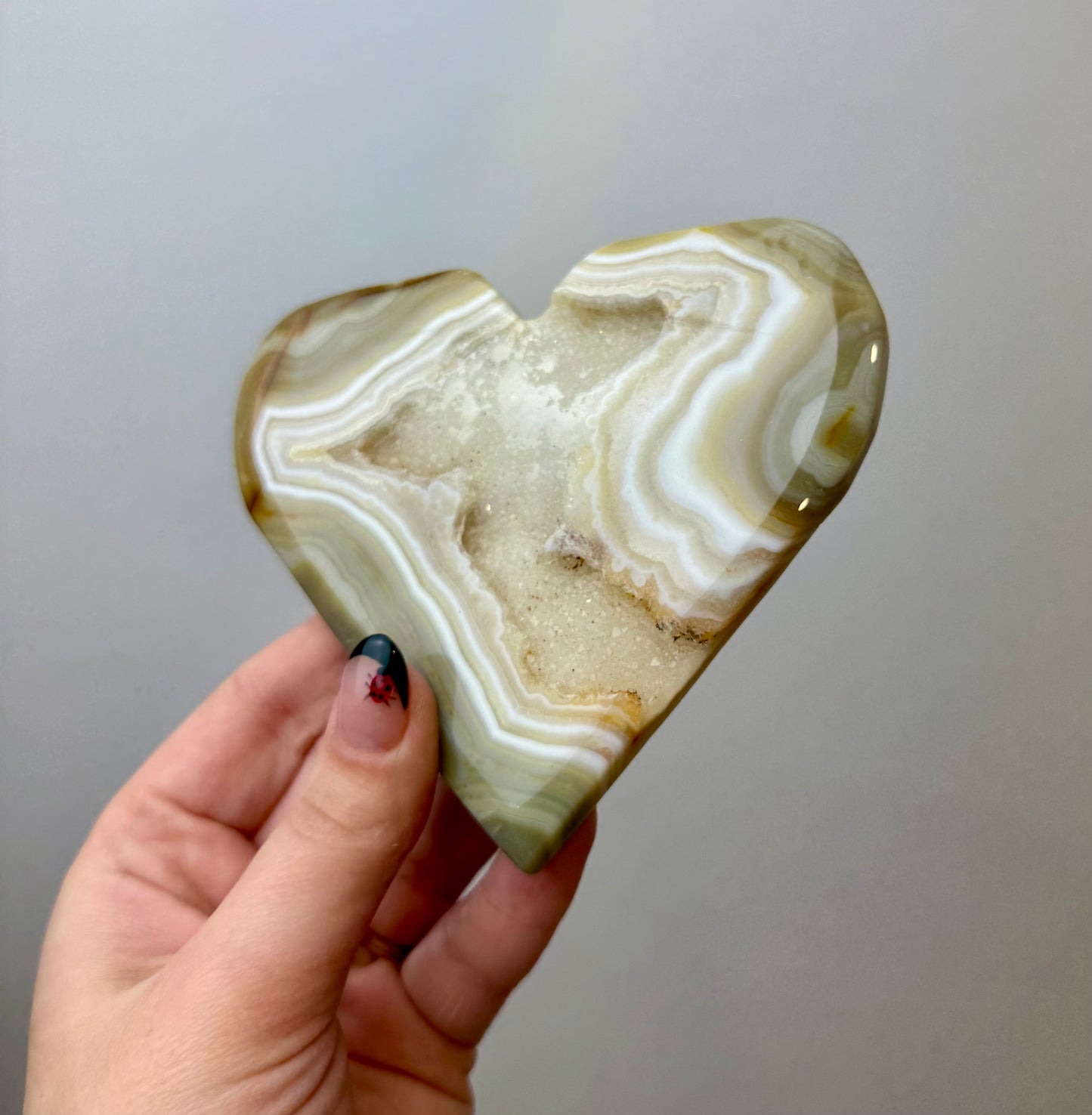 Druzy agate heart carving
