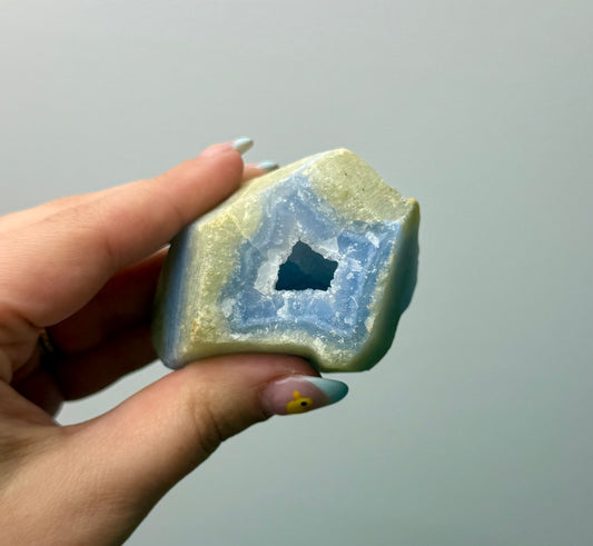 Blue lace agate raw