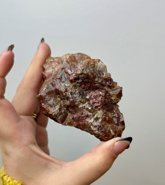 Red calcite raw