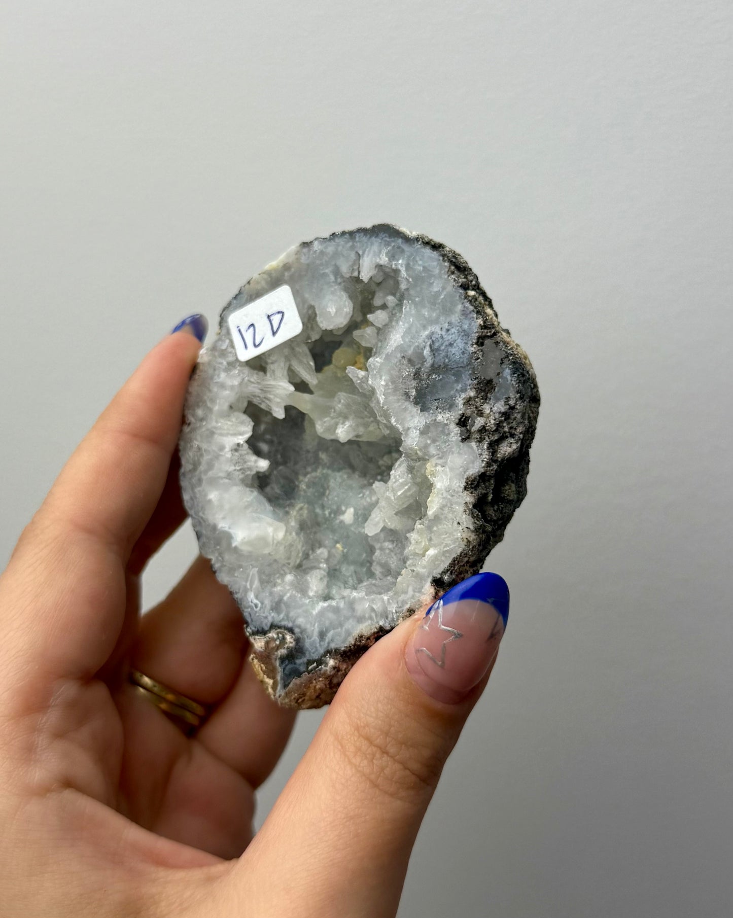 Quartz geode half D