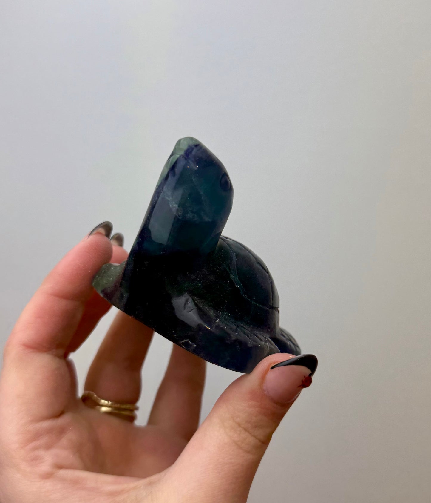 Fluorite sea turtle carving