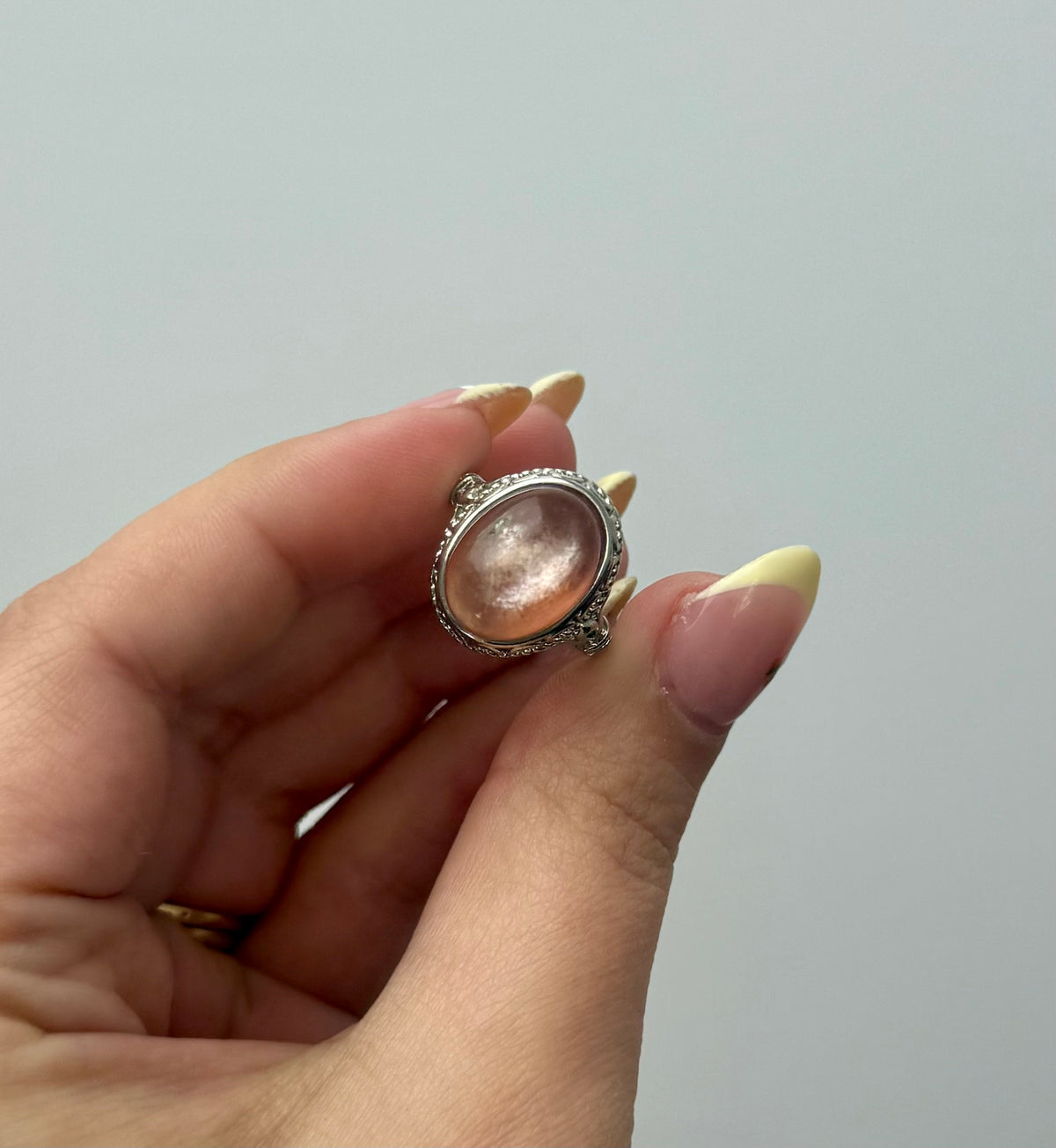 Dyed mica adjustable ring
