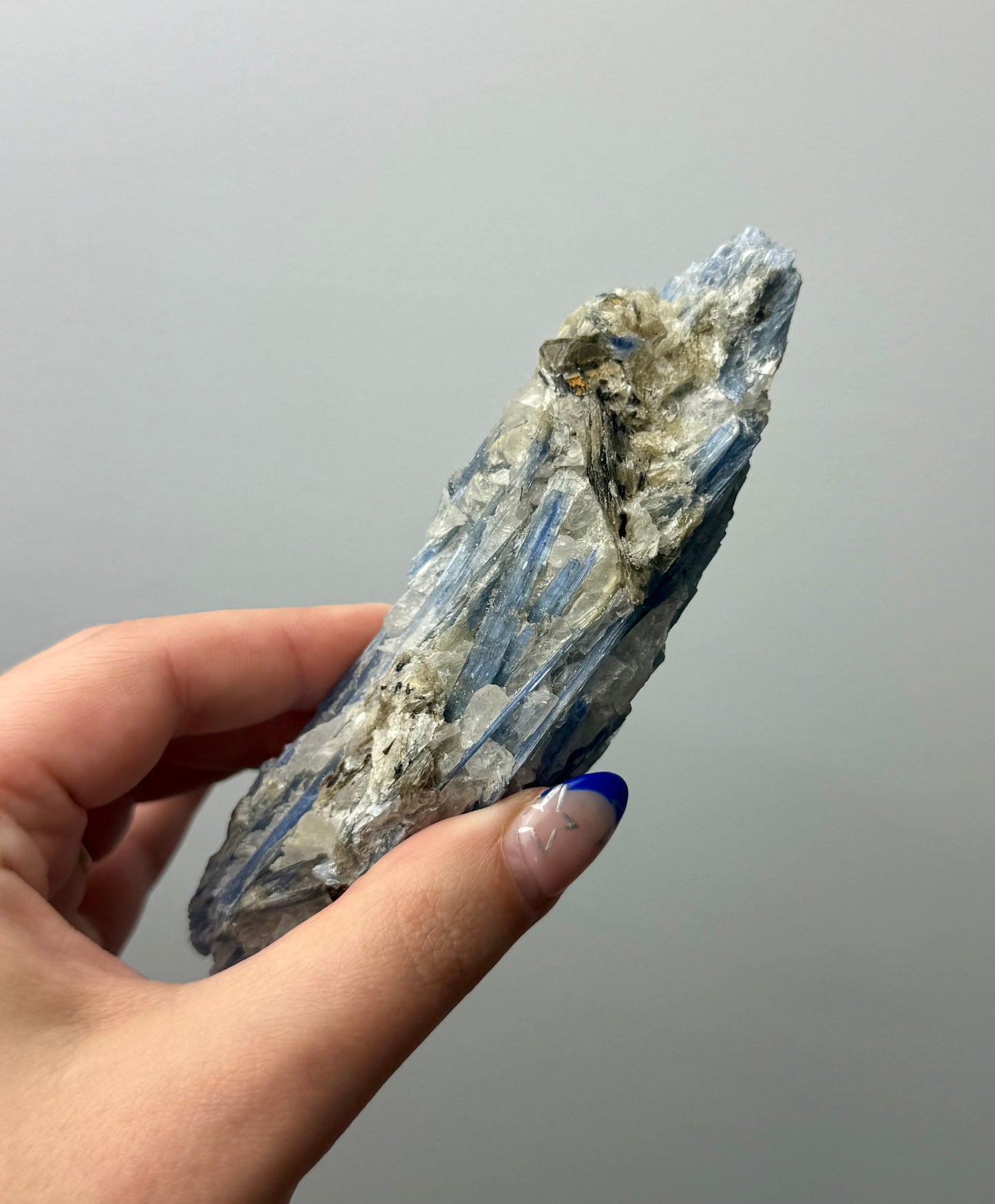Blue kyanite specimen