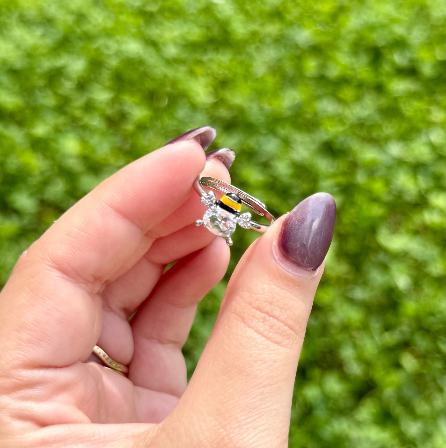Bee adjustable ring