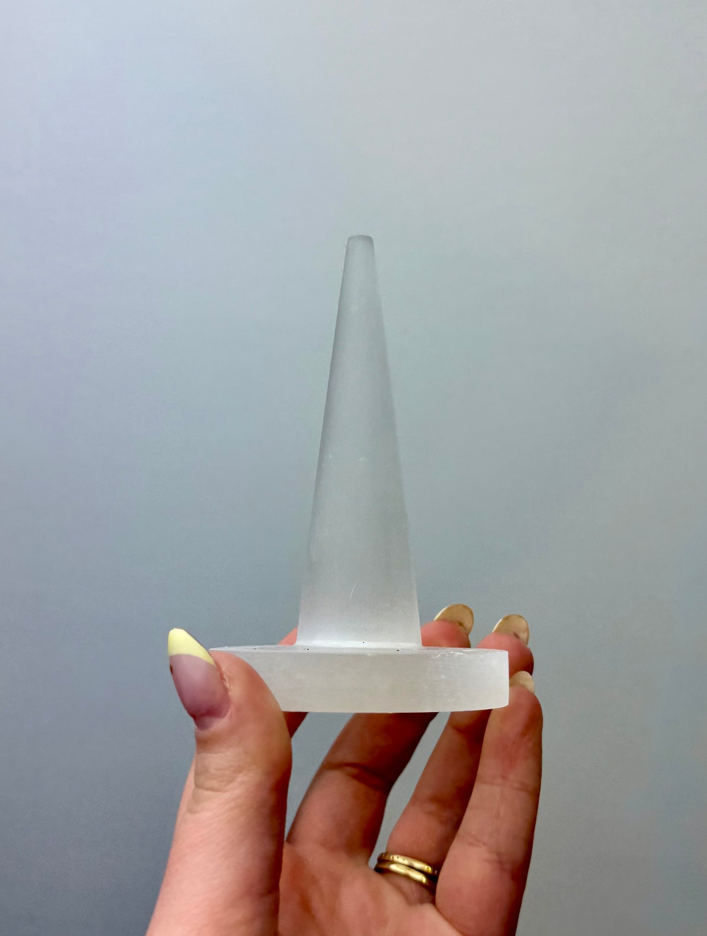 Satin spar ring holder