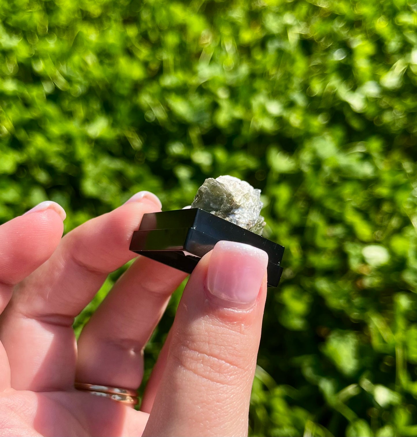 Green mica thumbnail specimen