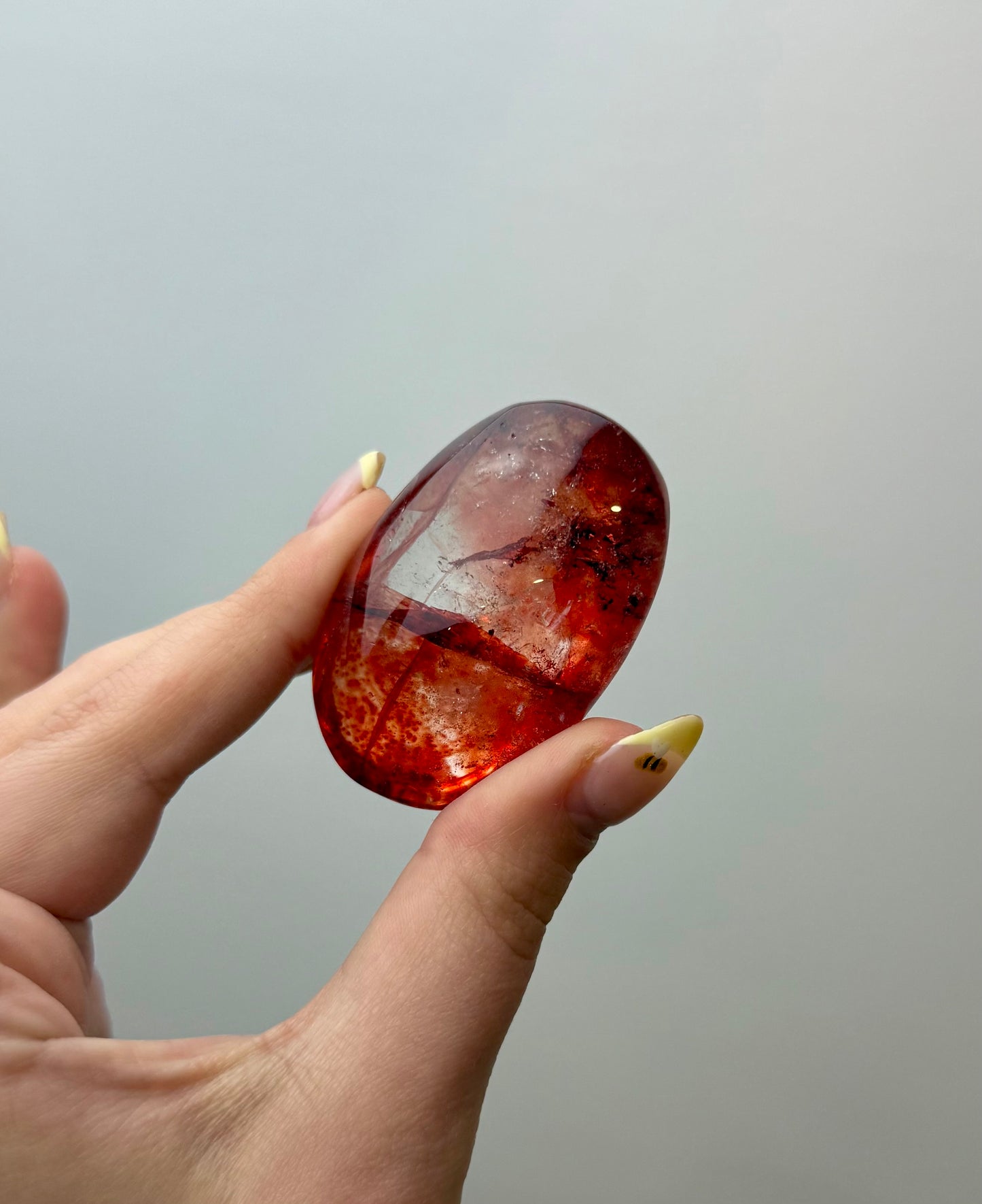 Dyed quartz palm stone