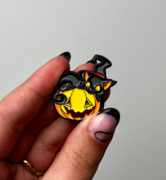 Cat & pumpkin enamel pin