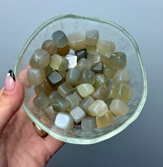 Green moonstone garnierite cubes