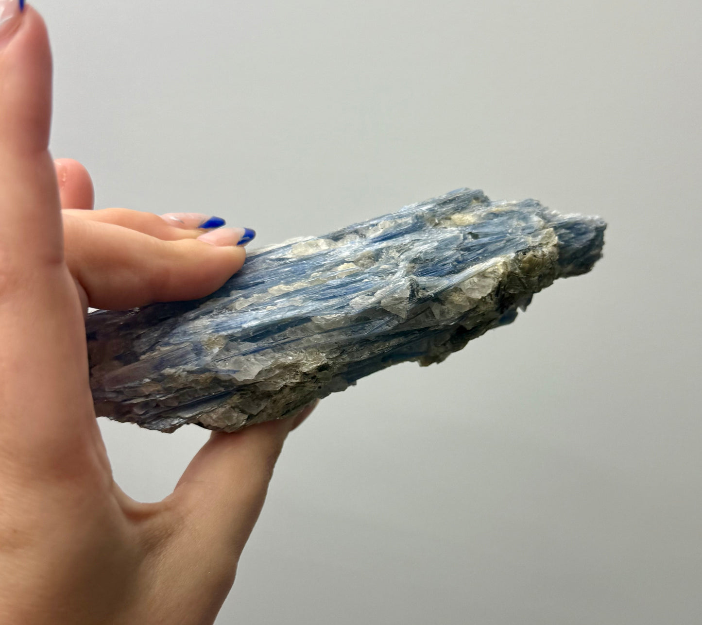 Blue kyanite specimen
