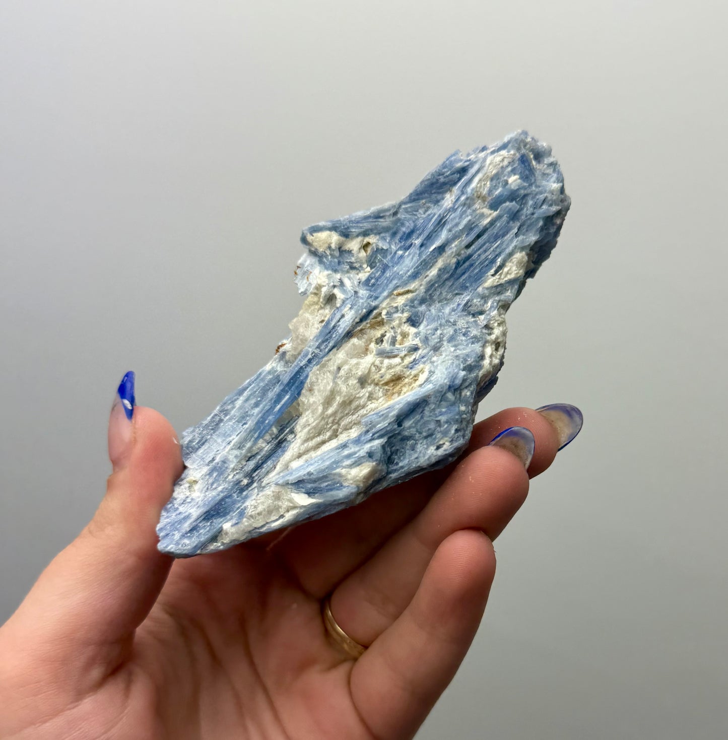 Blue kyanite specimen
