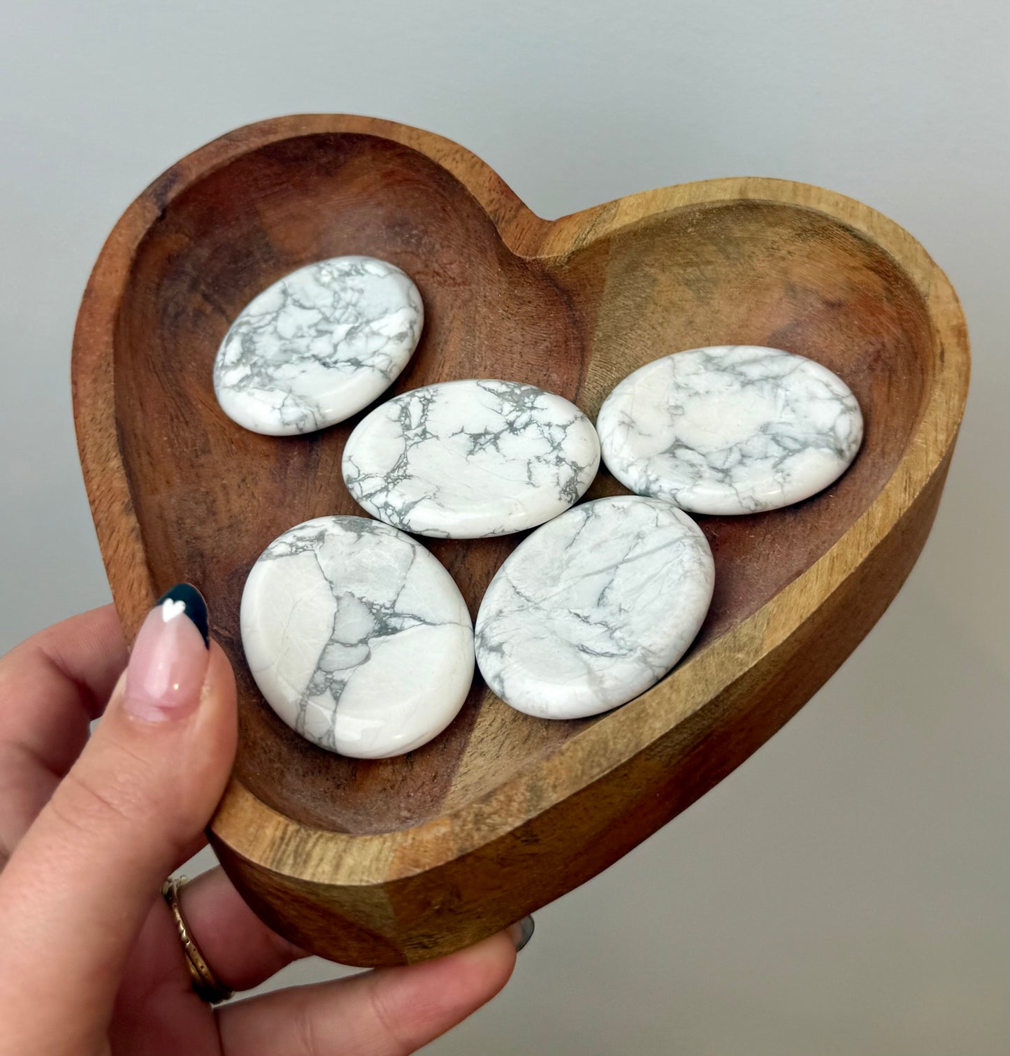 Howlite worry stones