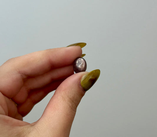 Gem lepidolite/purple mica cabochon carving ￼