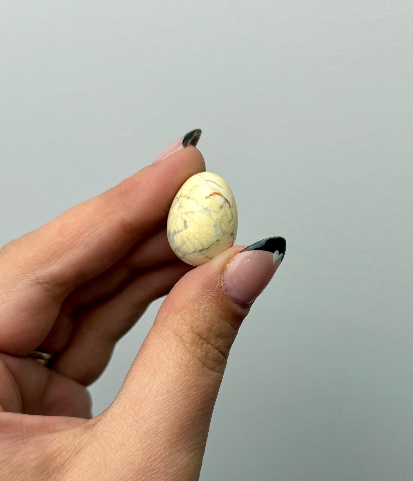 Dyed Howlite mini egg