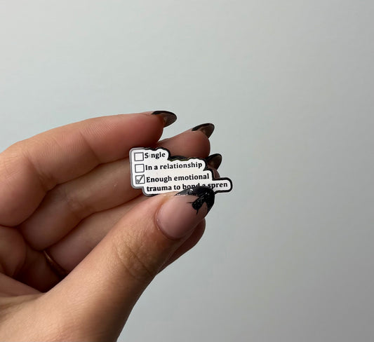 Single enamel pin