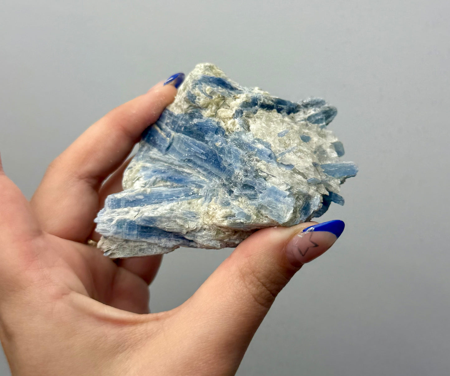 Blue kyanite specimen