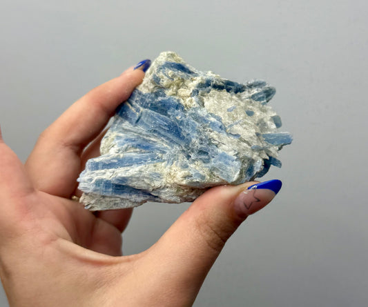 Blue kyanite specimen
