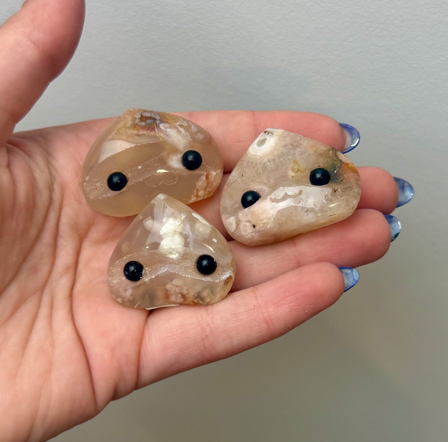 Flower agate pebble pets