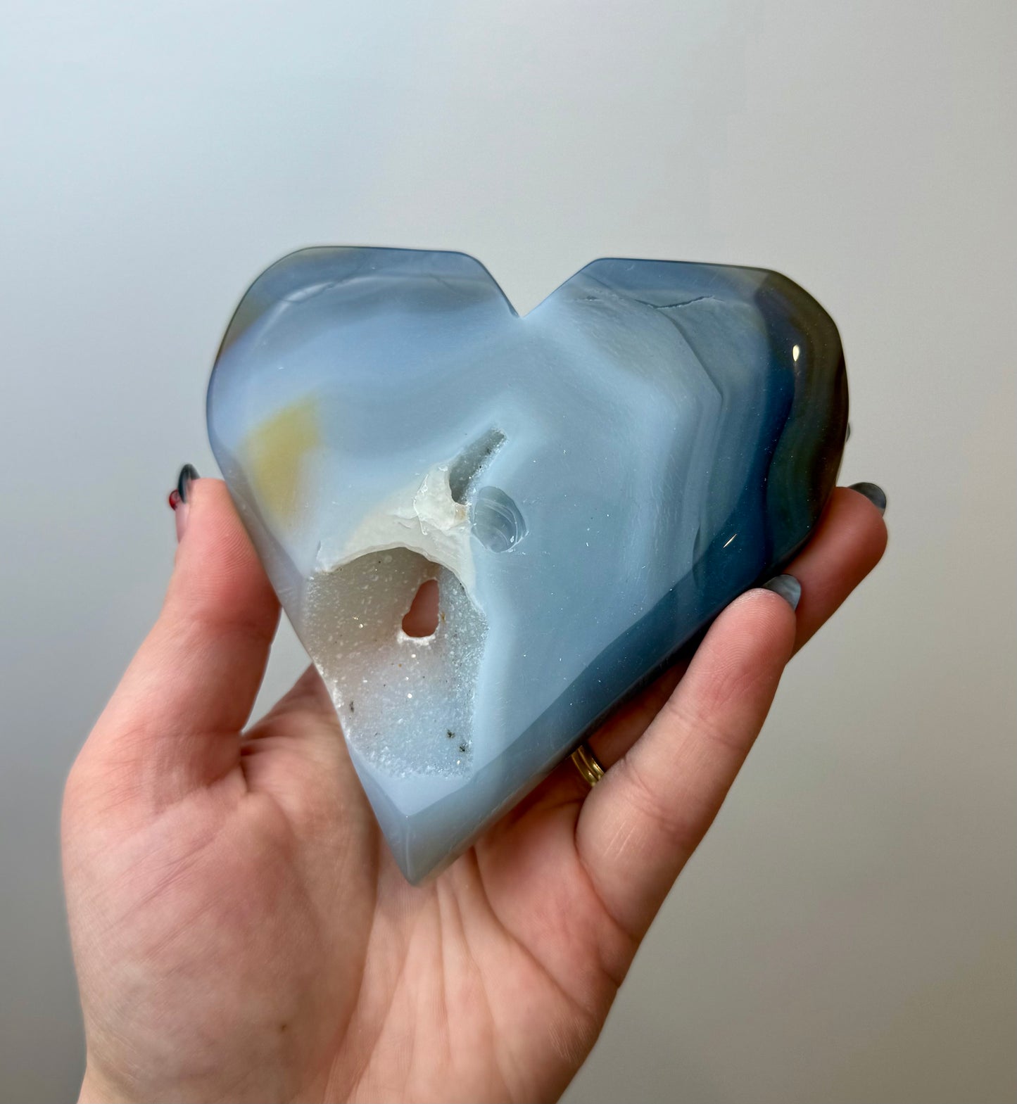 Druzy agate heart carving