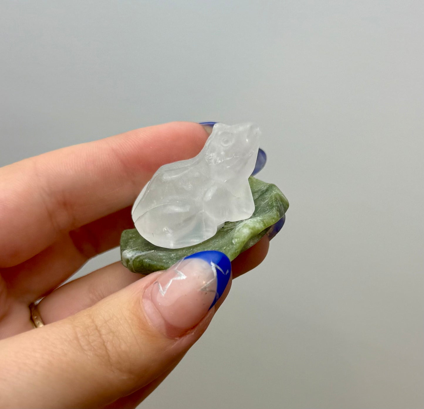 Quartz frog on lily pad carving