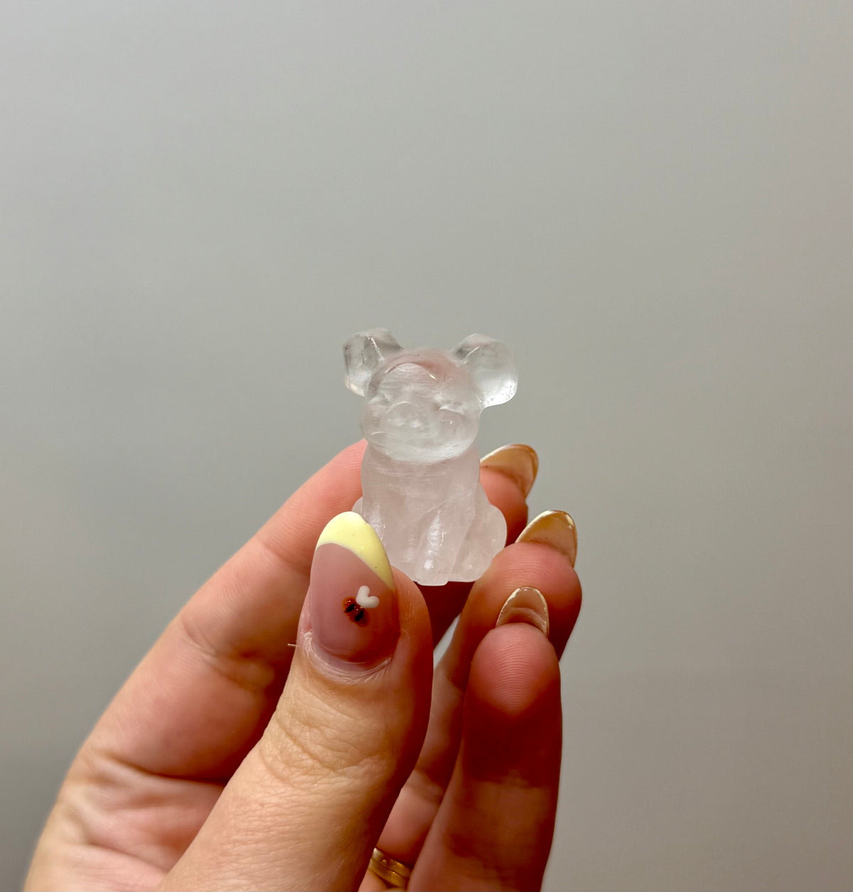 Quartz pig carvings