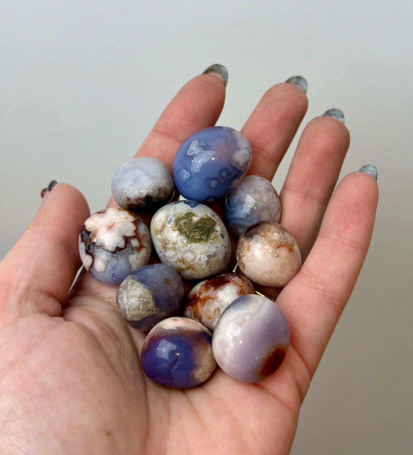 Dyed flower agate tumbles