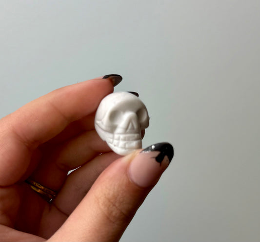 Howlite skull carving
