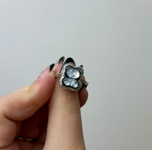 Abalone shell teddy bear adjustable ring ￼
