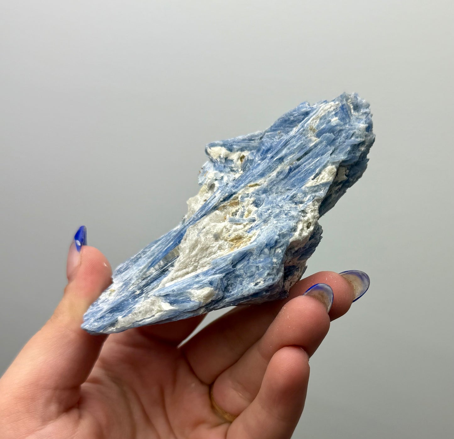 Blue kyanite specimen