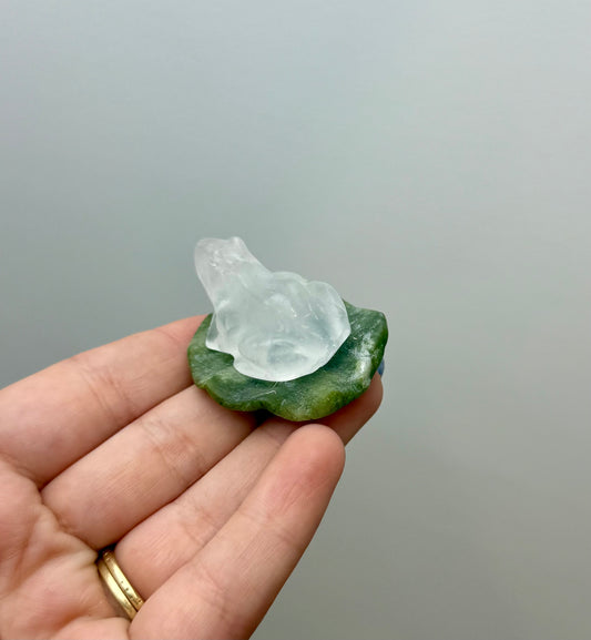 Quartz frog on lily pad carving