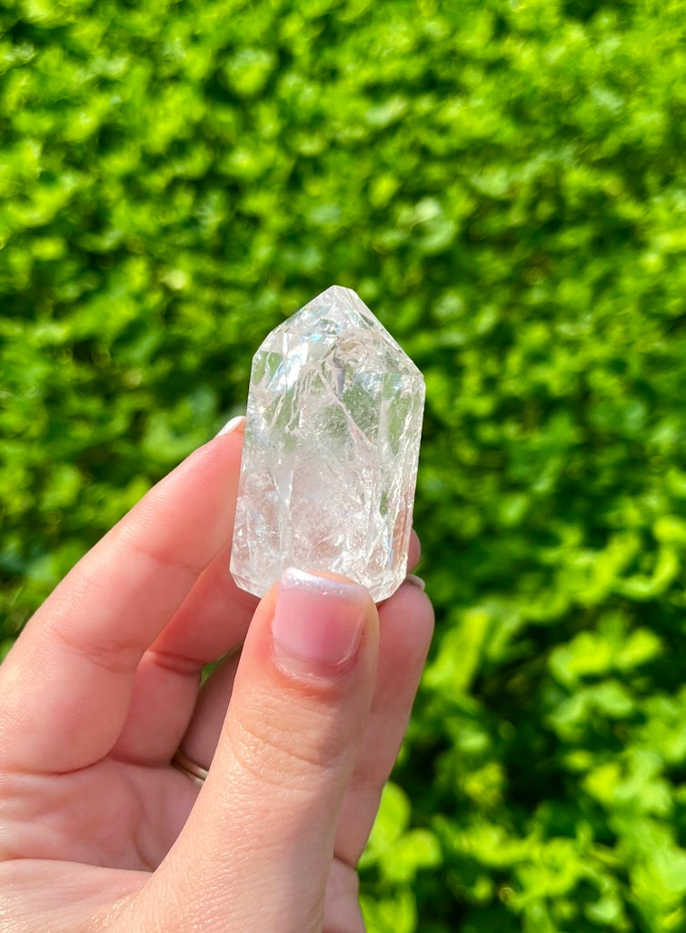 Crackle quartz tower