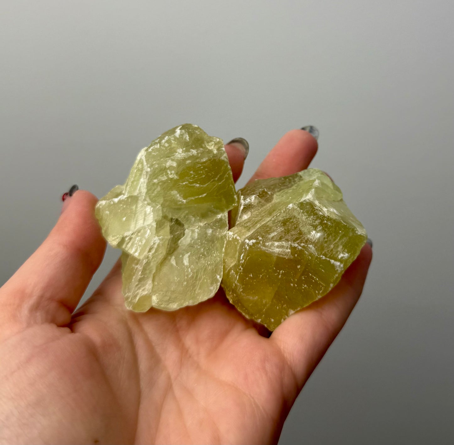 Green calcite raw chunks