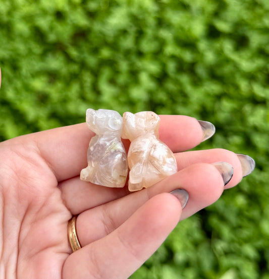 Flower agate dog carvings