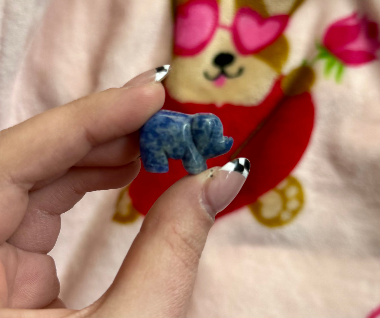 Sodalite pig carving