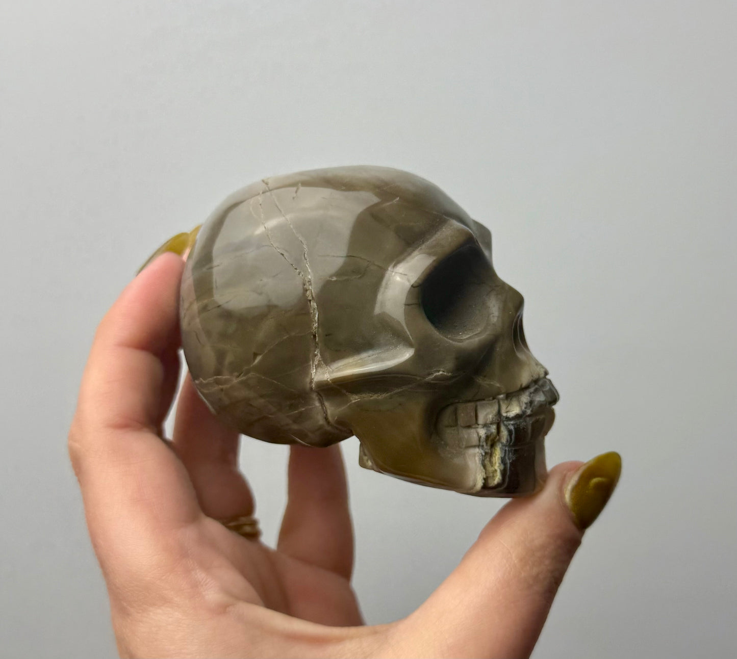 Volcano agate skull carving