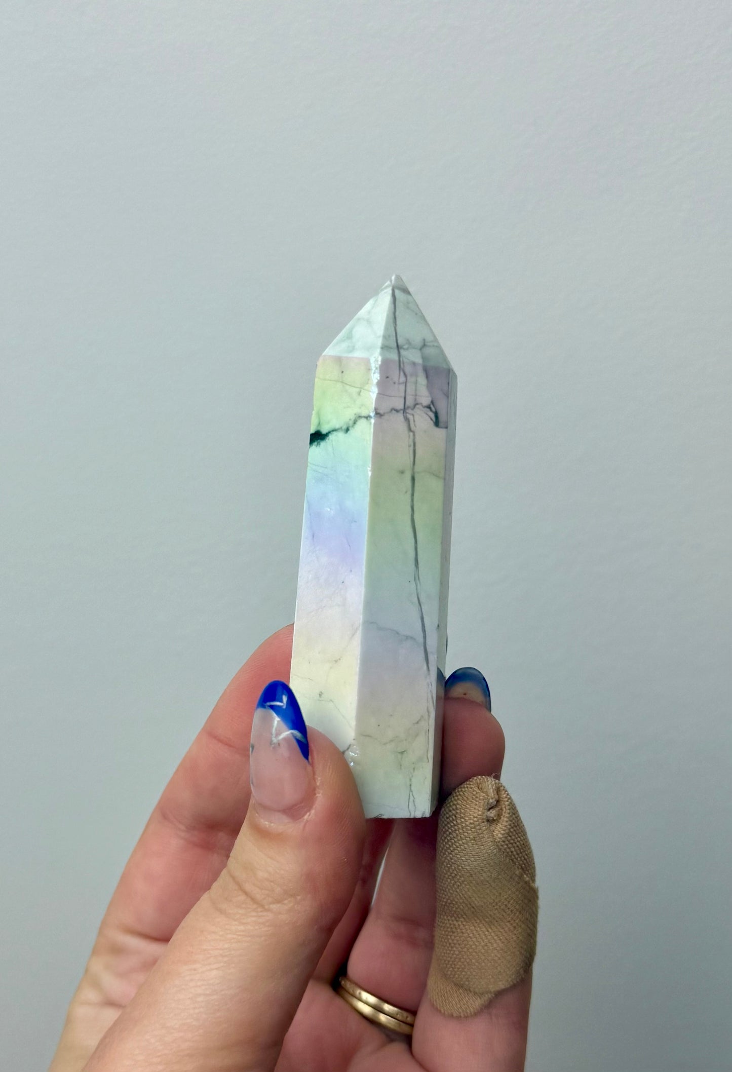 Altered aura howlite tower