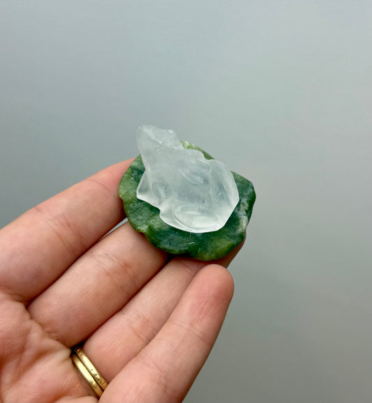 Quartz frog on lily pad carving