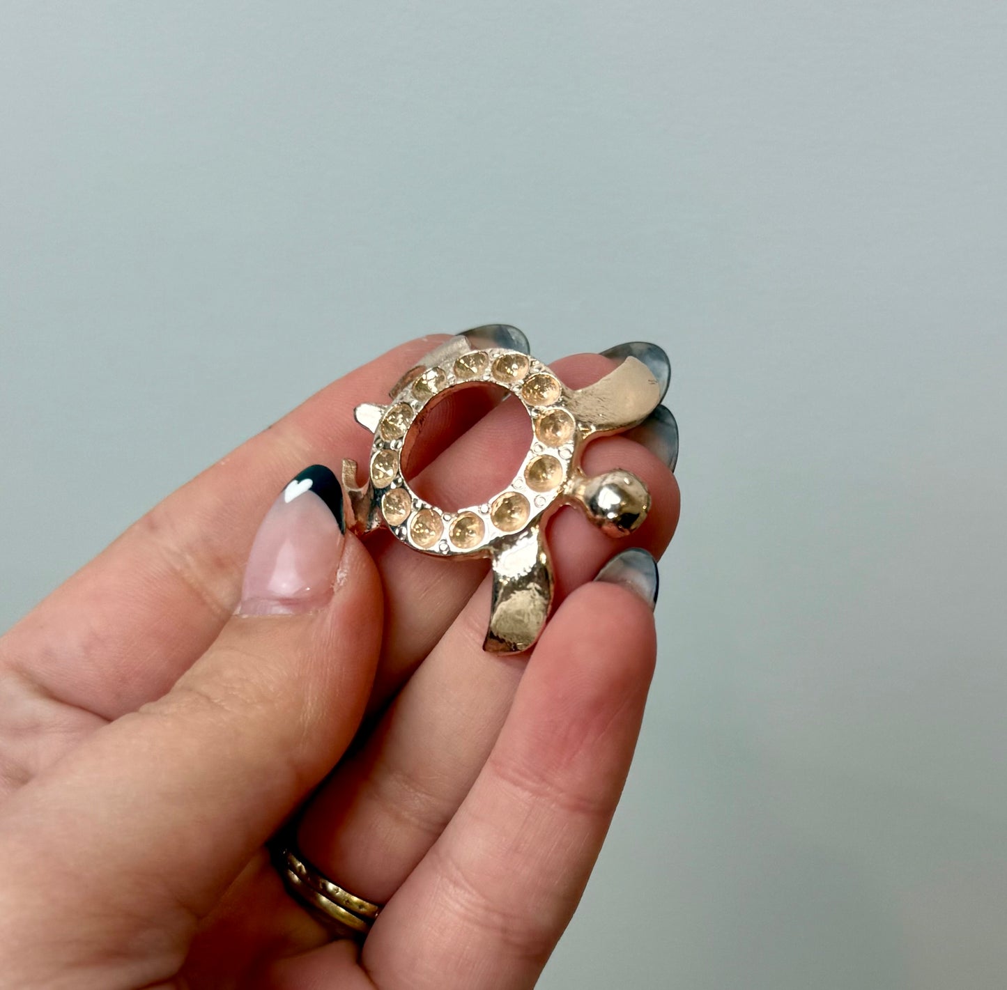 Rose gold turtle sphere stand